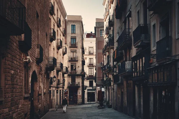 Old buildings in Gothic Quarter in Barcelona — Stock Photo, Image