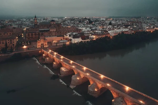 Widok z lotu ptaka Cordoba w nocy — Zdjęcie stockowe