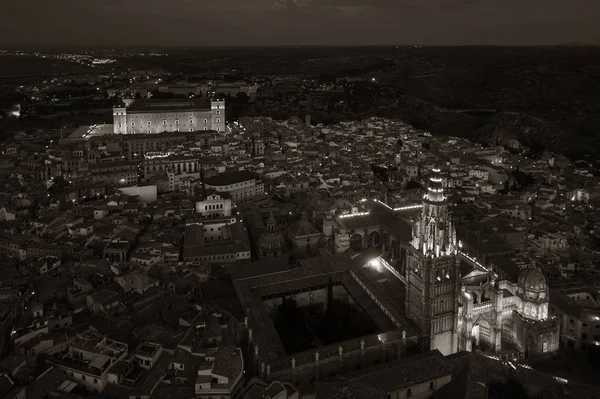 Vue aérienne de la cathédrale de Tolède la nuit — Photo