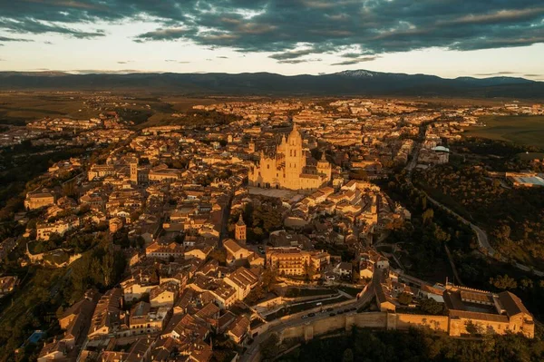 Segovia katedralen flygfoto soluppgång — Stockfoto