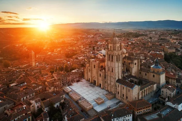 Segovia Katedrali hava manzaralı gün doğumu — Stok fotoğraf