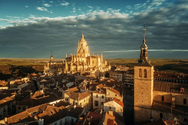 Segovia Katedra widok z lotu ptaka wschód słońca — Zdjęcie stockowe