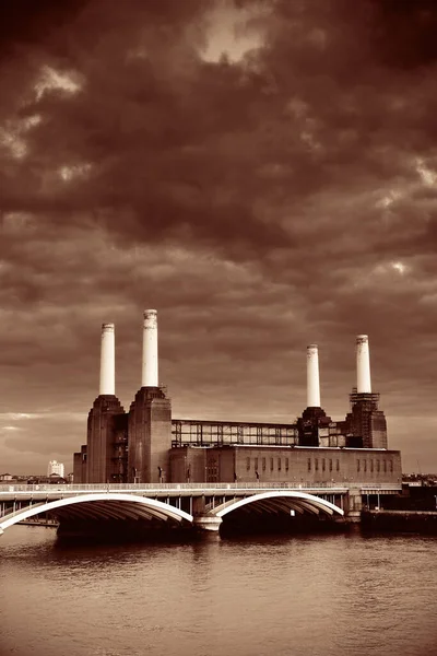 Відстань до району Баттерсі електростанція Лондон — стокове фото