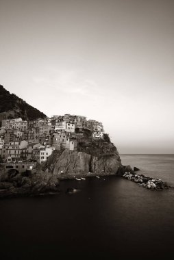 Manarola Cinque Terre siyah ve beyaz