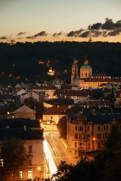 Prag manzarası çatı görünümü kubbe — Stok fotoğraf