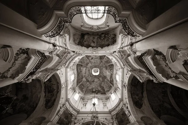 프라하에서 교회 인테리어 보기 — 스톡 사진
