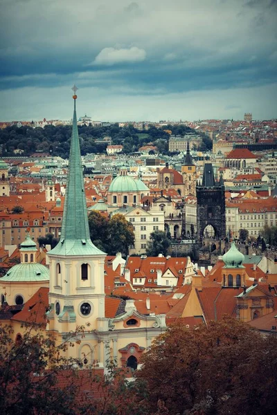 Na dachu panoramę Pragi — Zdjęcie stockowe