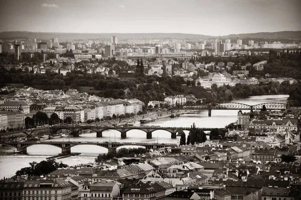 Praga vista do telhado skyline — Fotografia de Stock