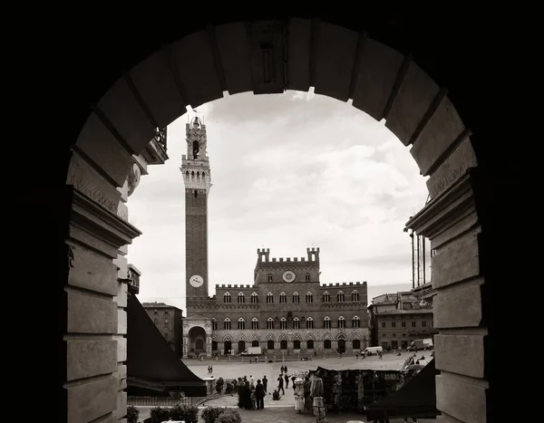 Câmara Municipal de Siena Bell Tower archway — Fotografia de Stock