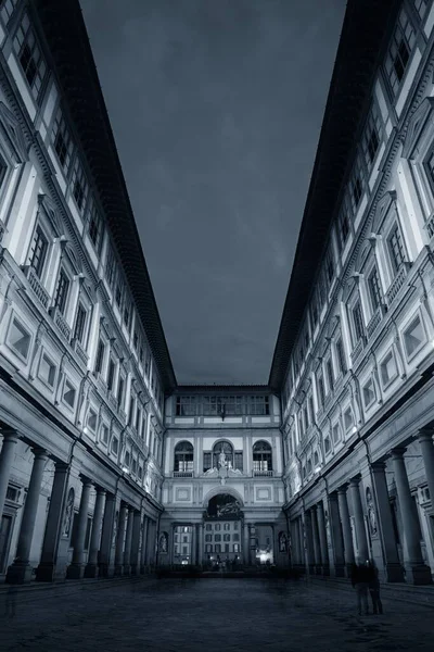 Uffizi Gallery's nachts — Stockfoto