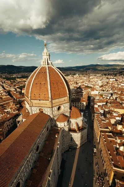 Duomo Santa Maria Del Fiore çan kulesi görünümü — Stok fotoğraf