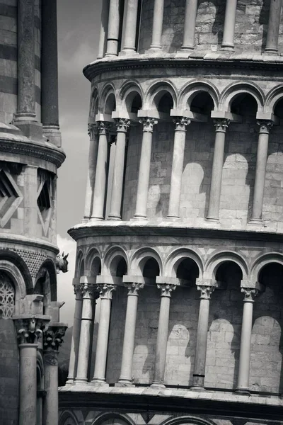 Leaning tower Pisa closeup cathedral — Stock Photo, Image