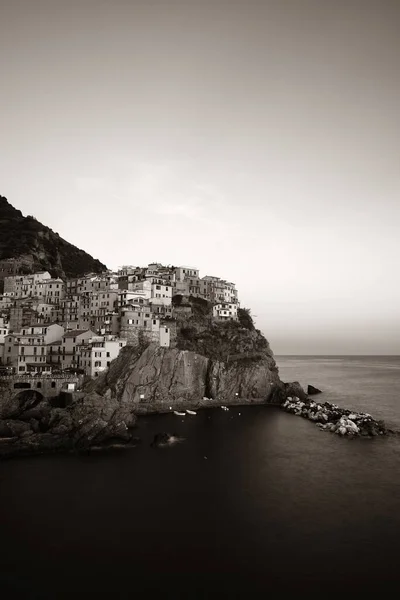 Manarola en Cinque Terre noir et blanc — Photo