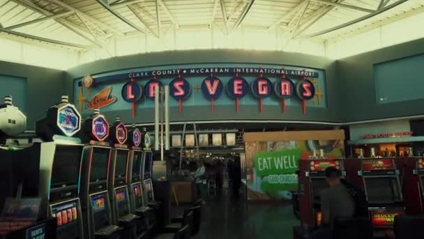 Las Vegas airport interior view — 비디오
