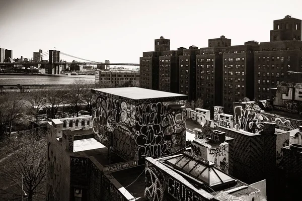 ニューヨーク市に中心街にある古い建物の近景 — ストック写真