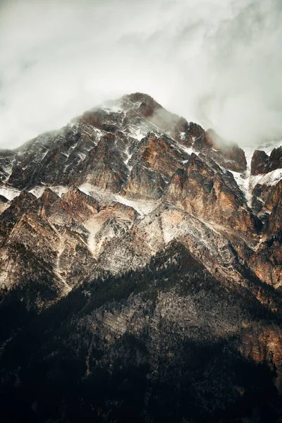 Pohled Zasněžené Hory Národním Parku Banff Kanadě — Stock fotografie