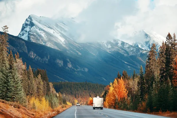 Coche Carretera Parque Nacional Banff Canadá — Foto de Stock