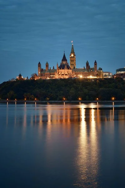 Parliament Hill Atardecer Sobre Agua Ottawa Canadá — Foto de Stock