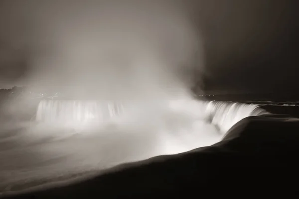 尼亚加拉瀑布是加拿大著名的自然景观 — 图库照片