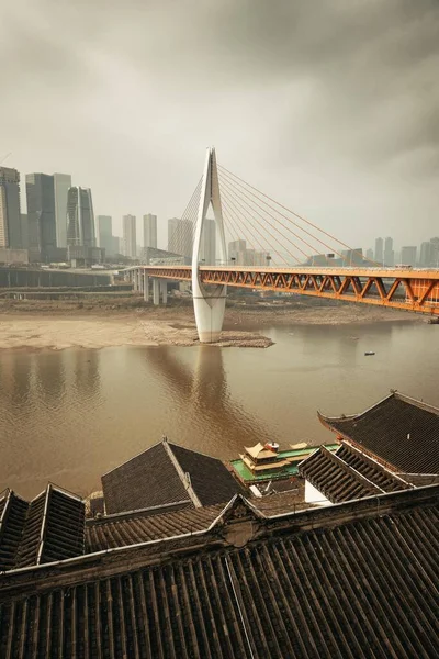 Ponte Com Casa Velha Arquitetura Urbana Cidade Chongqing China — Fotografia de Stock