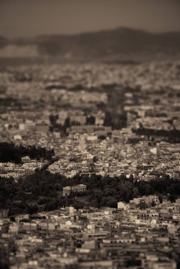 Atina 'da Lykavitos Dağı' ndan Akropolis, Yunanistan 'a doğru eğik çizgi kayması görülüyor.