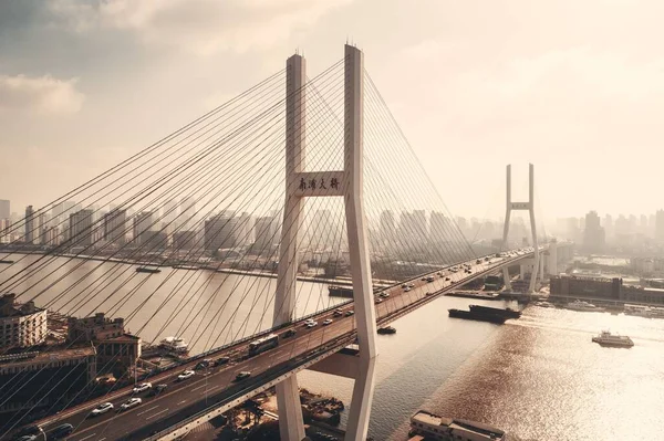 Shanghai Nanpu Bridge Nad Rzeką Huangpu Ruchliwym Ruchem Chinach — Zdjęcie stockowe