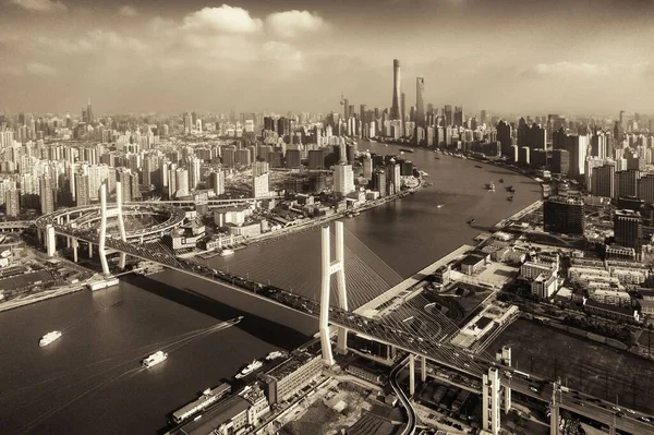 Shanghai Nanpu Bridge Nad Rzeką Huangpu Ruchliwym Ruchem Chinach — Zdjęcie stockowe