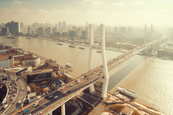 Shanghai Nanpu Brücke Über Den Huangpu Fluss Mit Viel Verkehr — Stockfoto
