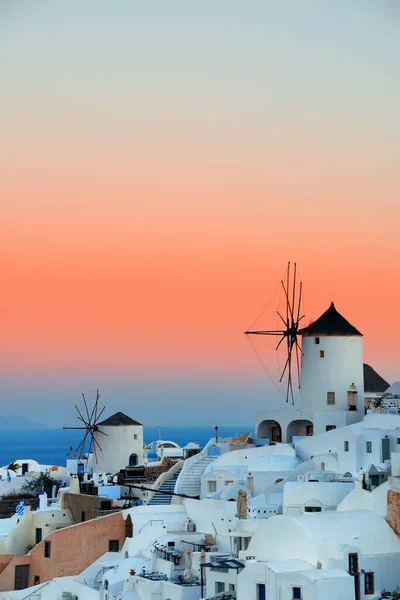 Sonnenuntergang Auf Santorin Mit Windmühle Und Gebäuden Griechenland — Stockfoto