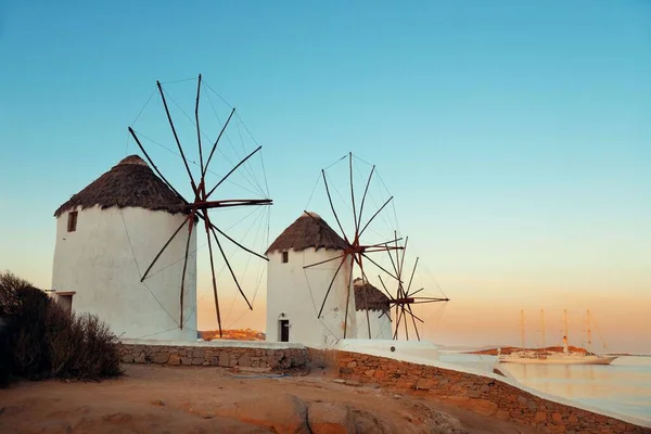 Väderkvarn Vid Solnedgången Som Känt Landmärke Mykonos Island Grekland — Stockfoto