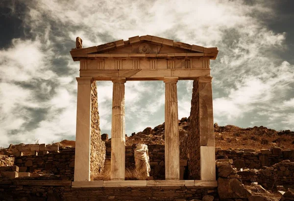 Yunanistan Mikonos Kenti Yakınlarındaki Delos Adası Ndaki Tarihi Harabelerdeki Tapınak — Stok fotoğraf