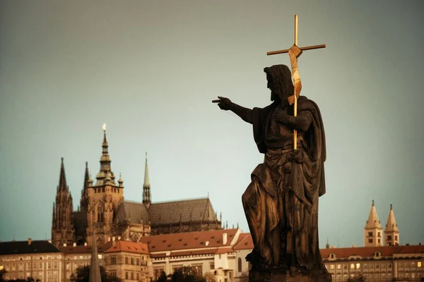 Памятник Карлу Мосту Праге — стоковое фото