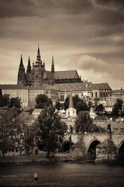 Çek Cumhuriyeti Ndeki Tarihi Binalarla Prag Şehri Manzarası — Stok fotoğraf