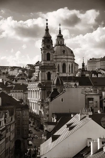 Praag Skyline Uitzicht Het Dak Met Kerk Koepel Tsjechië — Stockfoto