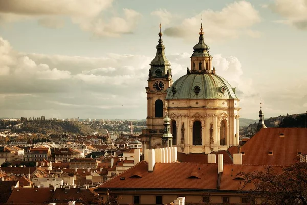 Widok Panoramę Pragi Kościołem Kopułą Czechach — Zdjęcie stockowe