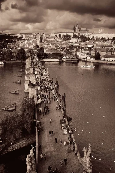 Çek Cumhuriyeti Nde Prag Ufuk Çizgisi Nehir Üzerinden Köprü — Stok fotoğraf