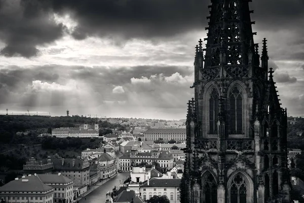 チェコ共和国の聖ヴィート大聖堂とプラハ城 — ストック写真