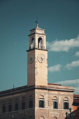 İtalya 'da çan kulesi olan Pisa şehri.