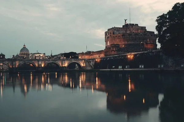 Castel Sant Angelo Italien Rom Natten Över Tiberfloden Med Eftertanke — Stockfoto