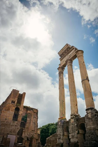 Colunas Fórum Roma Com Ruínas Edifícios Históricos Itália — Fotografia de Stock