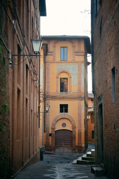 Siena Talya Eski Binalarla Sokak Manzarası — Stok fotoğraf