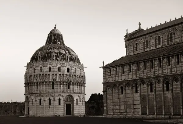 Pisa Piazza Dei Miracoli Com Cúpula Igreja Itália — Fotografia de Stock