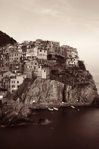 Манарола Дивиться Середземне Море Будівлями Над Скелею Cinque Terre Італія — стокове фото