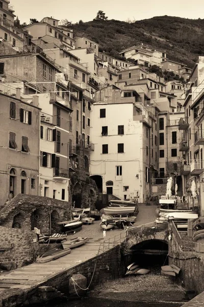 Vista Sul Lungomare Riomaggiore Con Edifici Bianco Nero Alle Cinque — Foto Stock