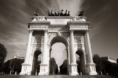 Barış Kemeri, veya İtalyanca Arco della Pace, Milano, İtalya.