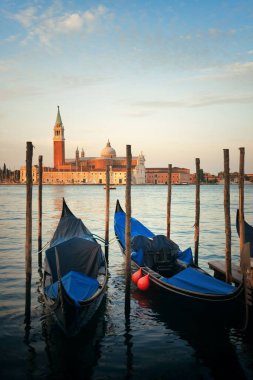 İtalya Venedik 'teki Gondola Parkı ve San Giorgio Maggiore Adası.