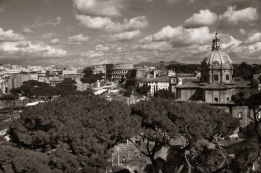 İtalya 'da antik mimari ile Roma çatısı manzarası. 