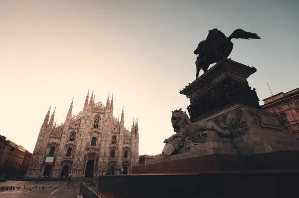 Monumento Rey Víctor Manuel Plaza Catedral Piazza Del Duomo Italiano —  Fotos de Stock