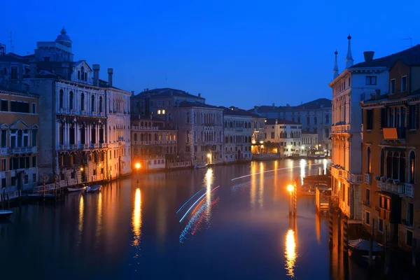 Vista Del Canal Venecia Por Noche Con Edificios Históricos Italia — Foto de Stock