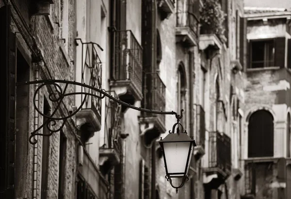 Lampa Gatan Med Historiska Byggnader Venedig Italien — Stockfoto